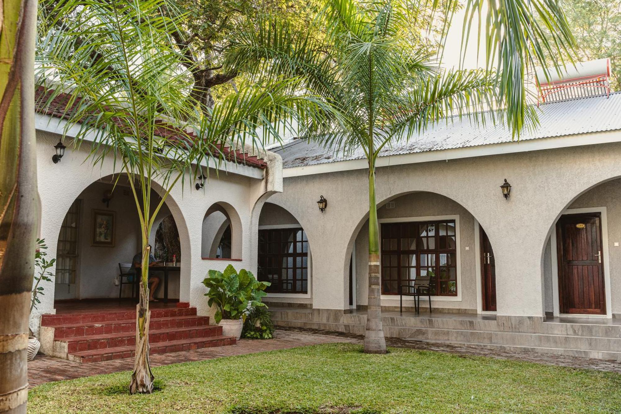 Jacaranda Lodge Victoria Falls Exteriér fotografie